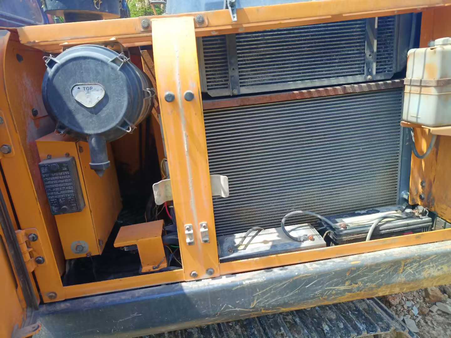 Buy Hyundai R215VSN Used Excavator / 2 Used Hyundai R215VSN Excavator 2014 Model / 2