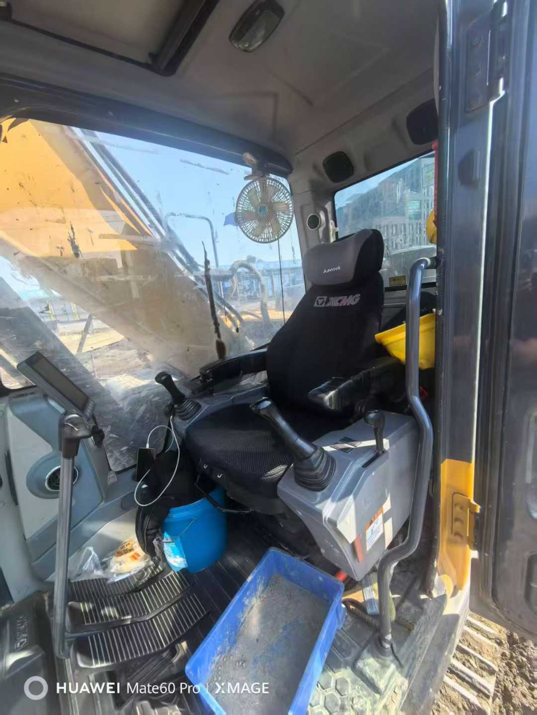 Used XCMG XE215 Excavator 2016 Model / 7