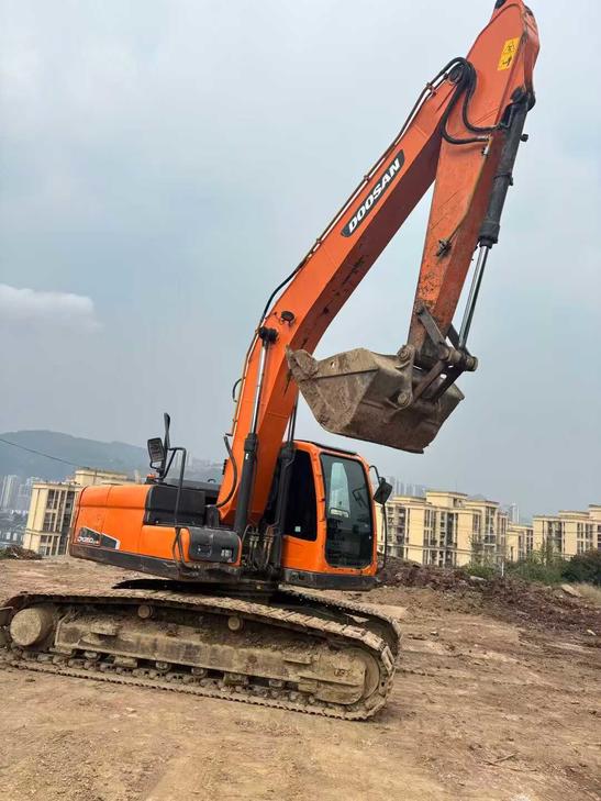 Buy Doosan DH220 Used Excavator / 1
