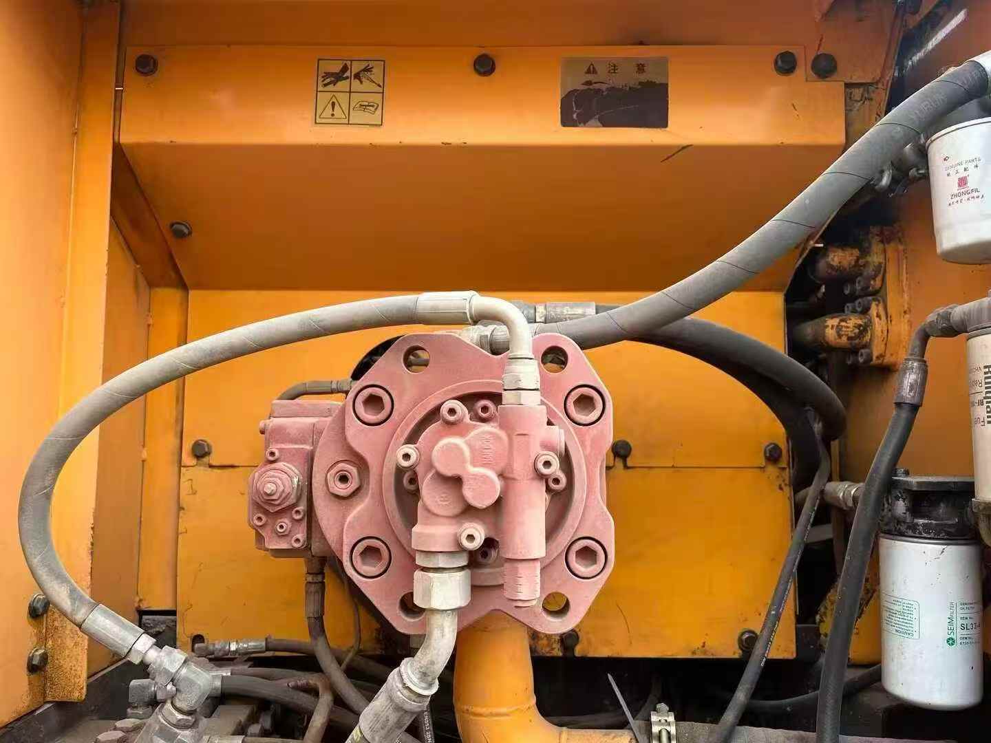 Used Hyundai R225LC-7S Excavator 2010 Model / 7