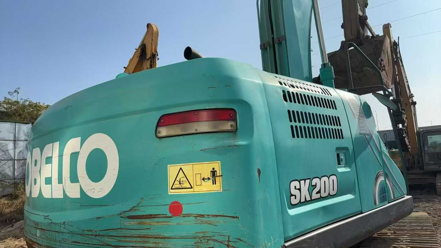 Used Kobelco SK200 Excavator 2017 Model / 3