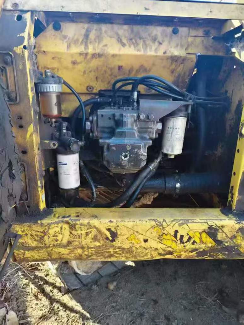 Used Komatsu PC220-8 Excavator 2016 Model / 3