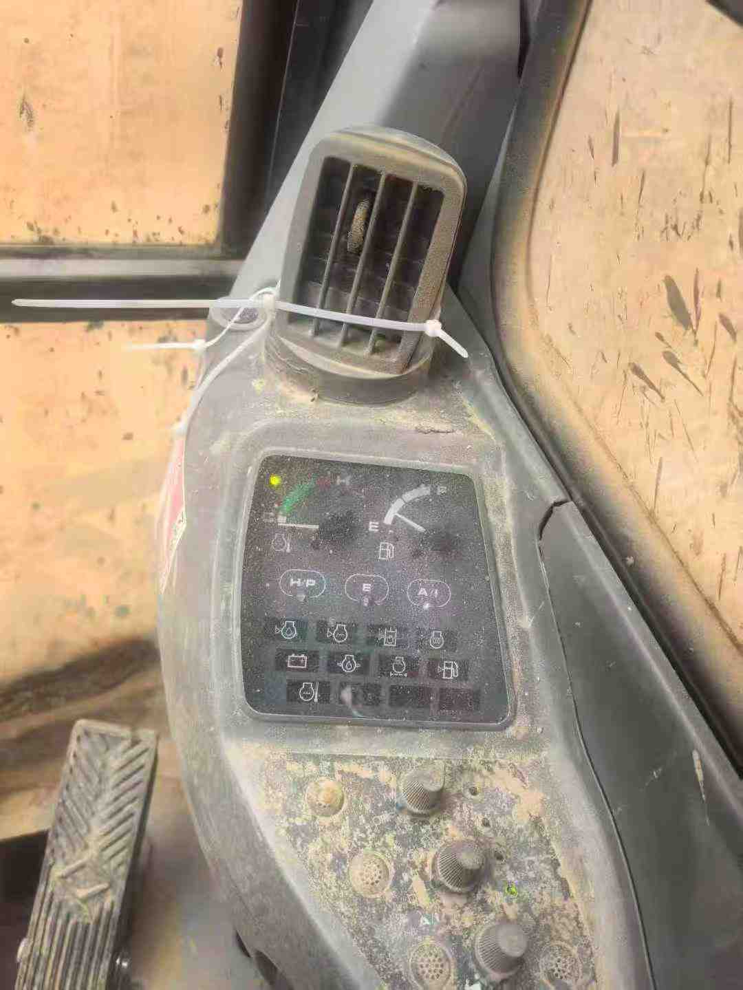 Used Hitachi ZAXIS200 Excavator 2016 Model / 4