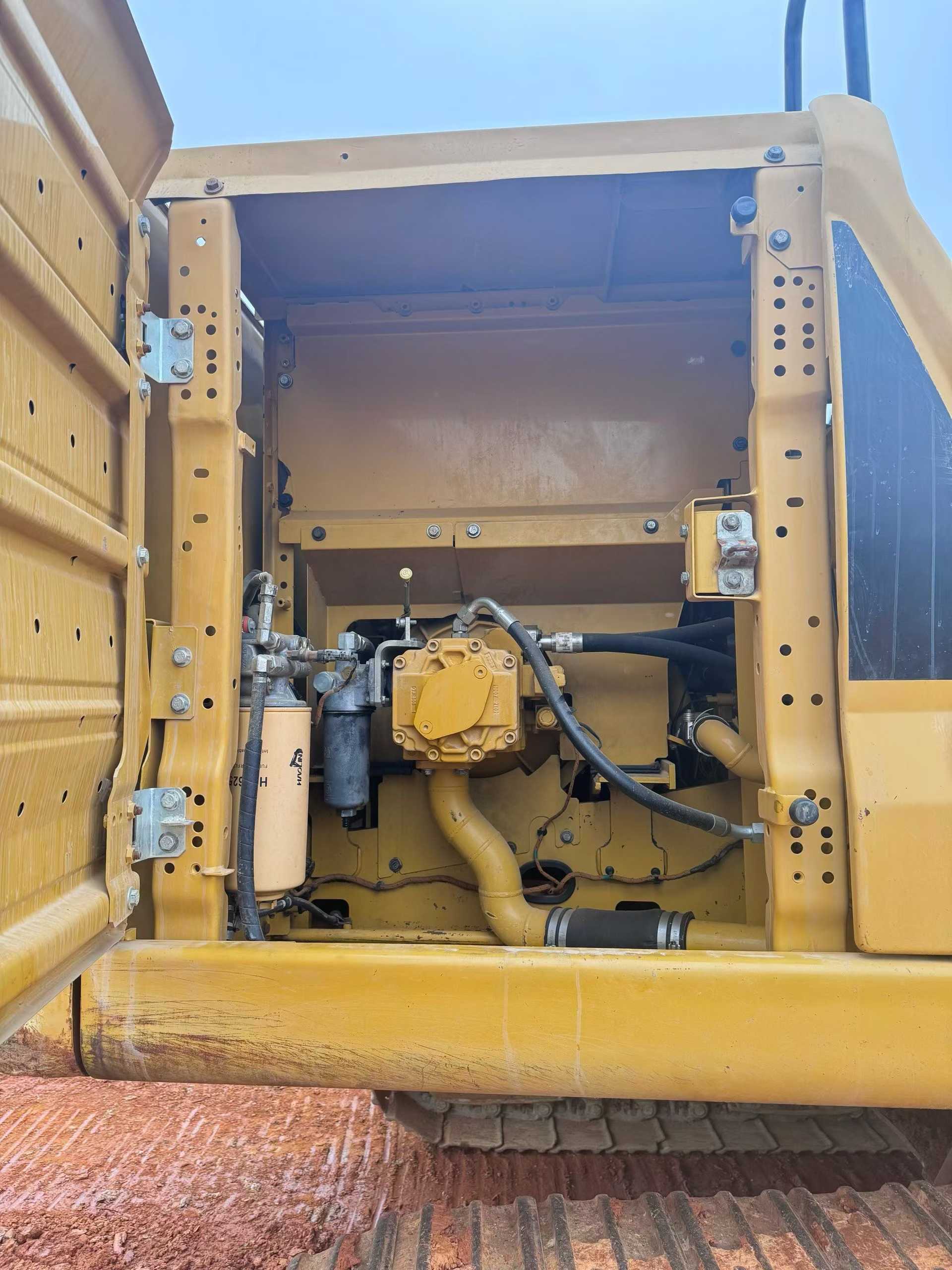 Buy Caterpillar 323 Used Excavator / 2 Used Caterpillar 323 Excavator 2018 Model / 2