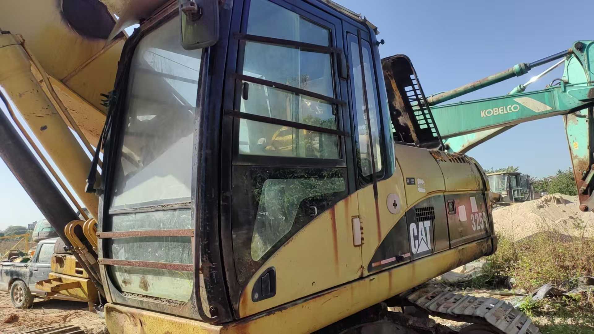 Used Caterpillar 325D Excavator 2016 Model / 7