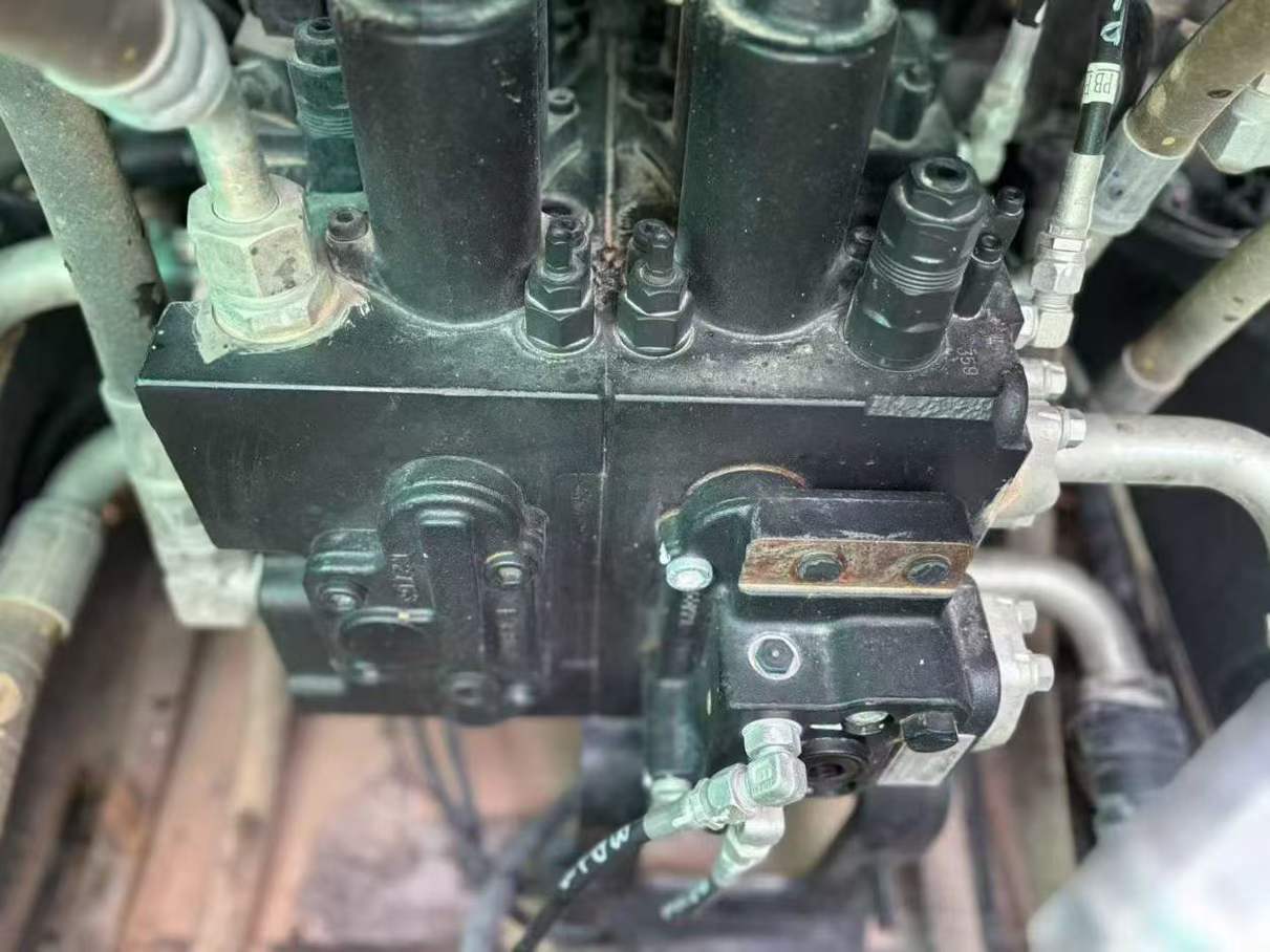 Used Kobelco SK210 Excavator 2024 Model / 8