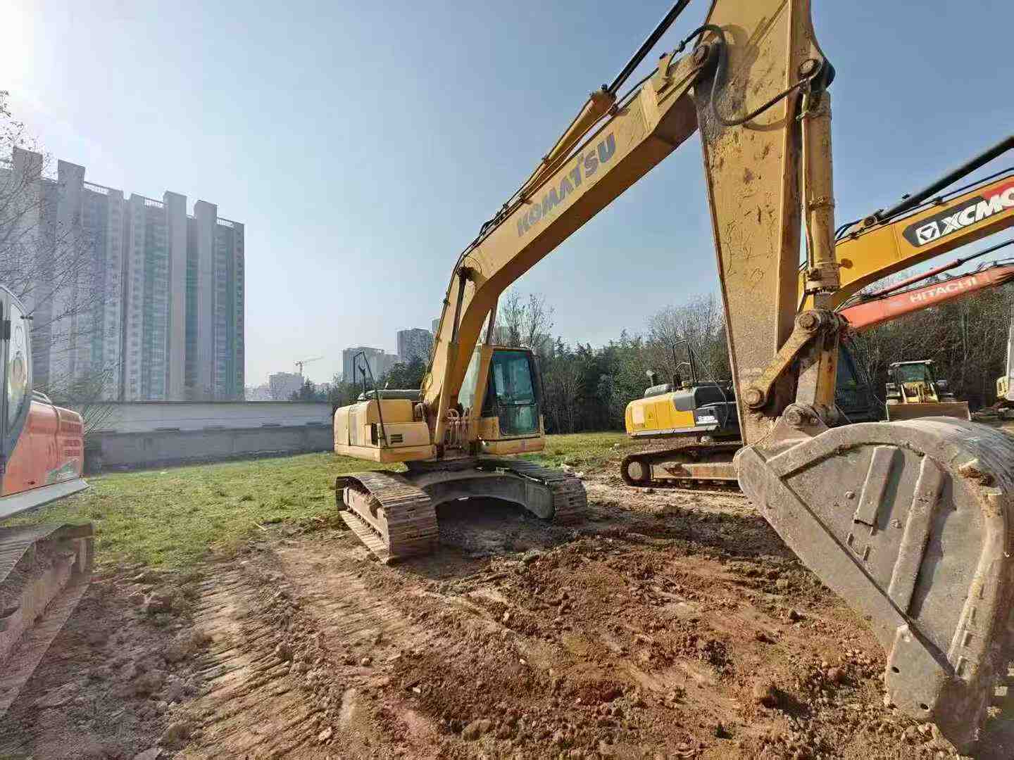 Buy Komatsu PC220-8 Used Excavator / 5 Used Komatsu PC220-8 Excavator 2016 Model / 5