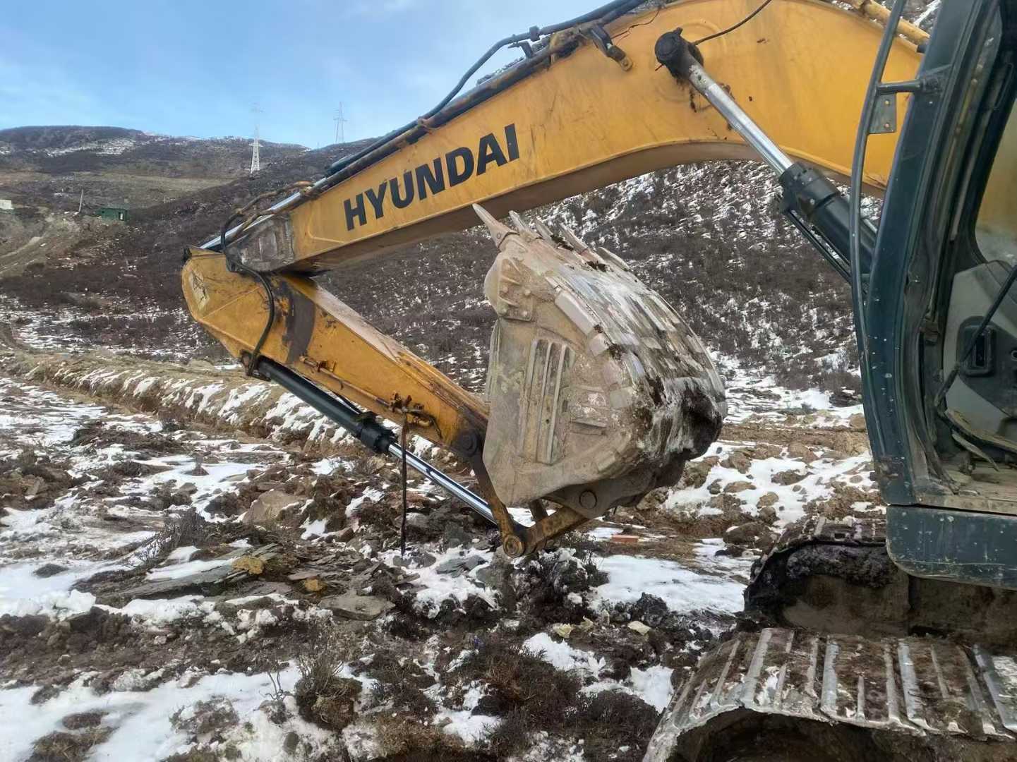 Buy Hyundai R215VS Used Excavator / 8 Used Hyundai R215VS Excavator 2016 Model / 8