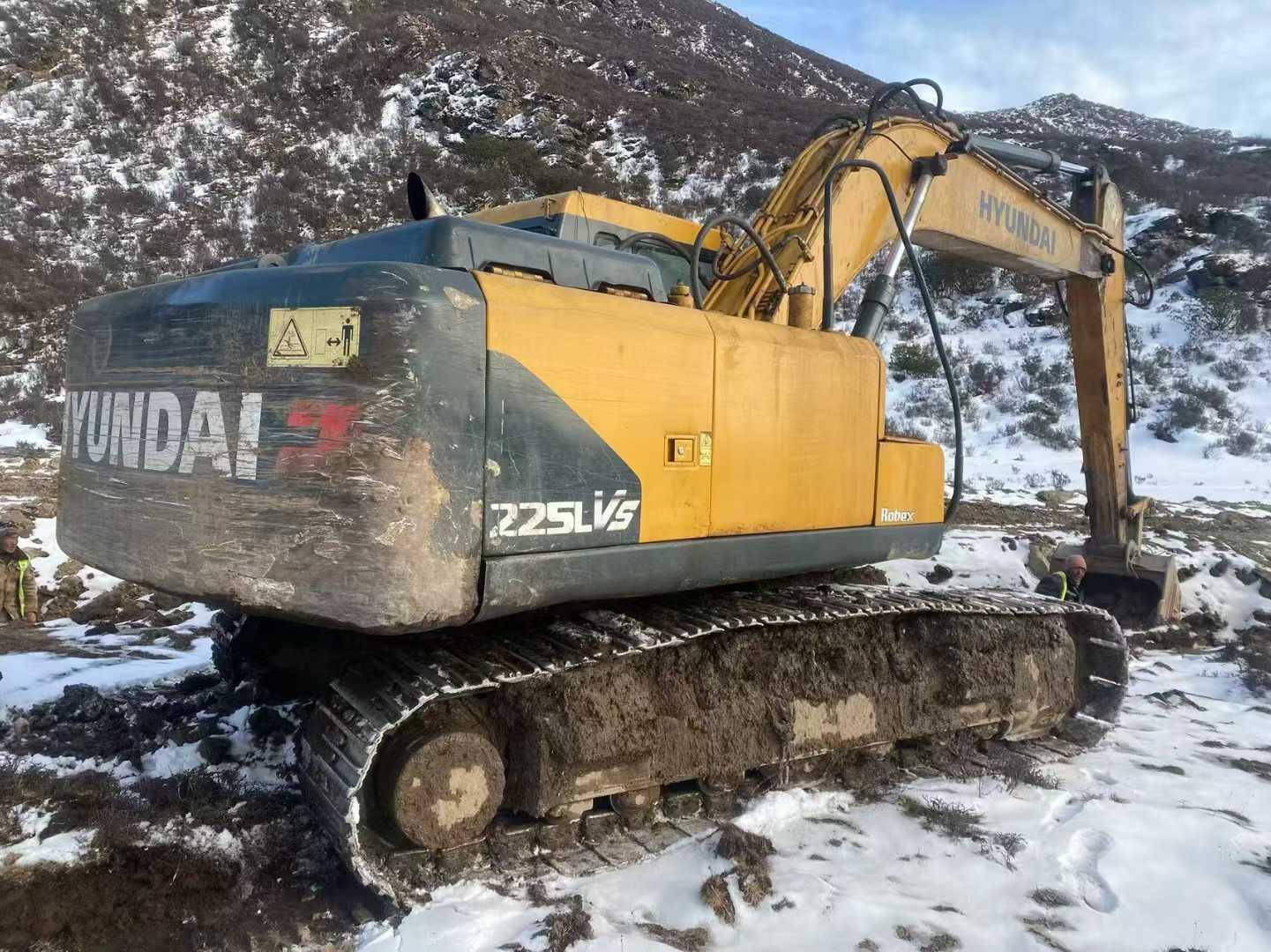 Buy Hyundai R215VS Used Excavator / 2 Used Hyundai R215VS Excavator 2016 Model / 2