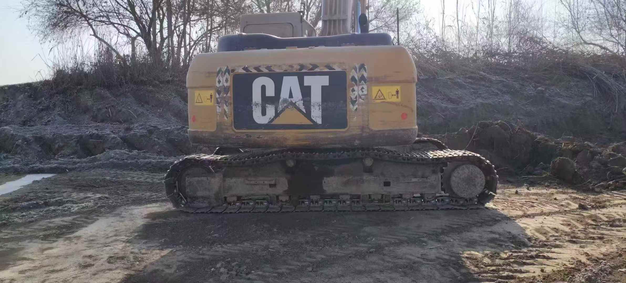 Used Caterpillar 323D2L Excavator 2016 Model / 4