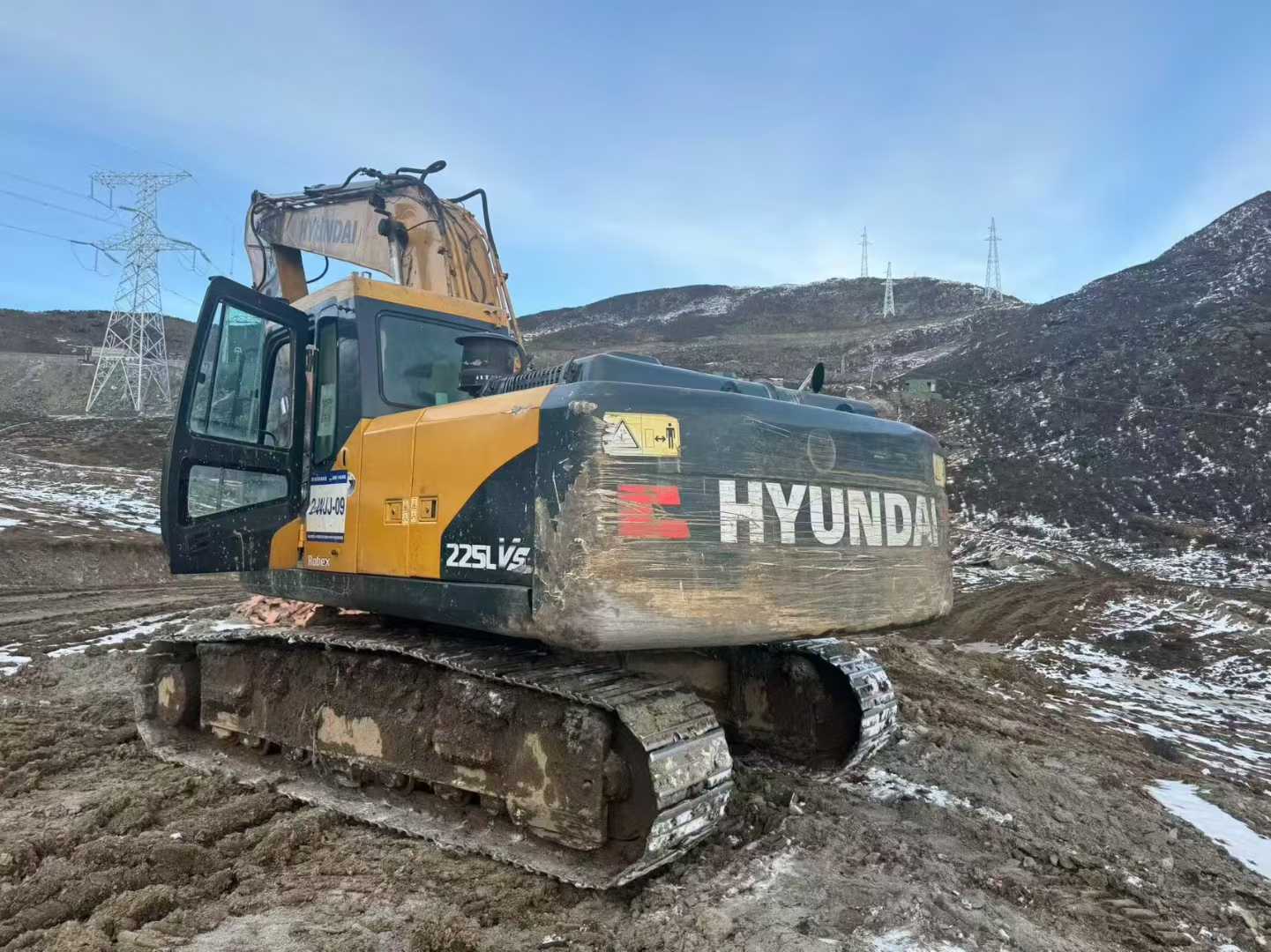 Buy Hyundai R215VS Used Excavator / 1