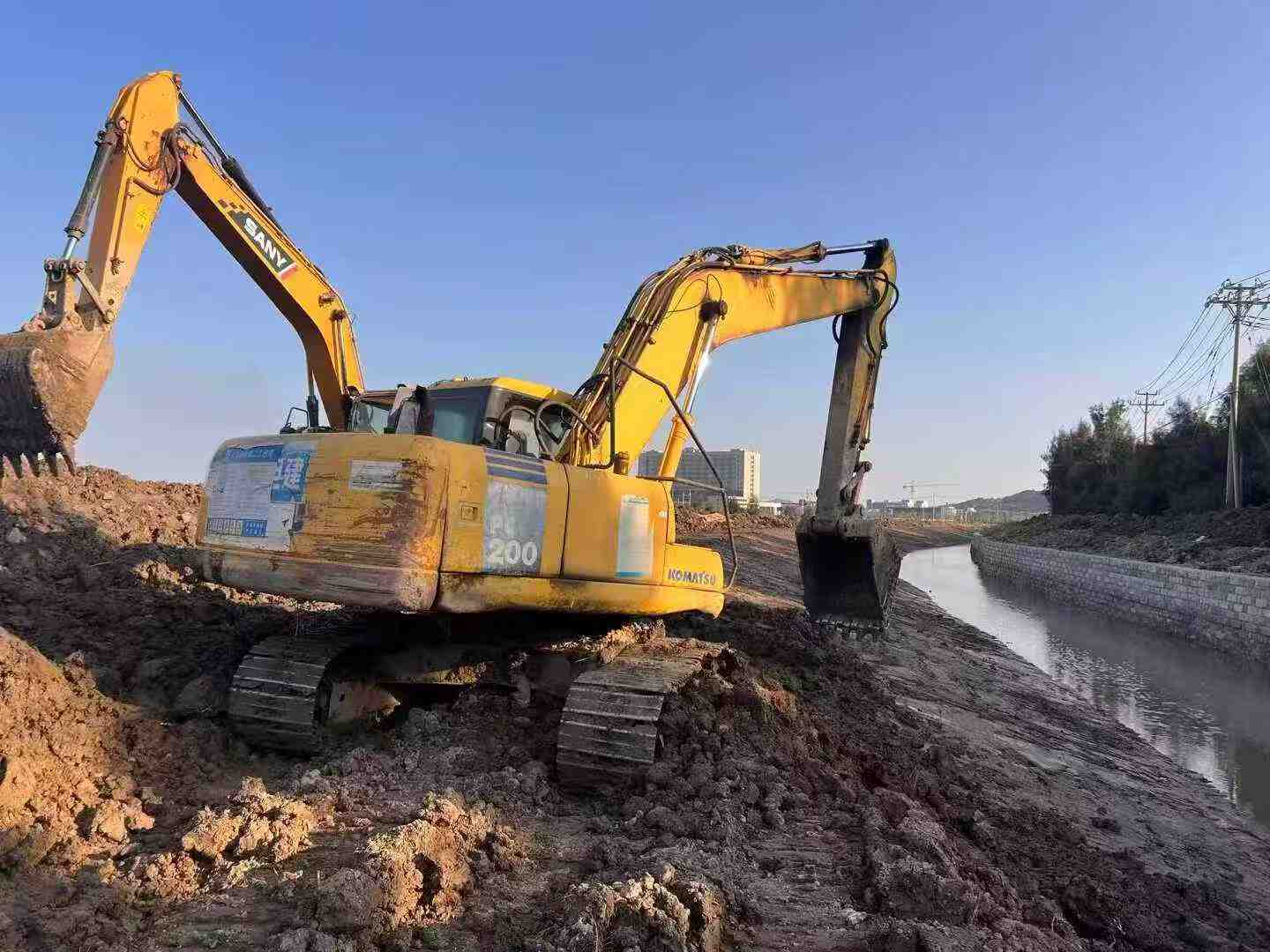 Buy Komatsu PW200-7 Used Excavator / 1