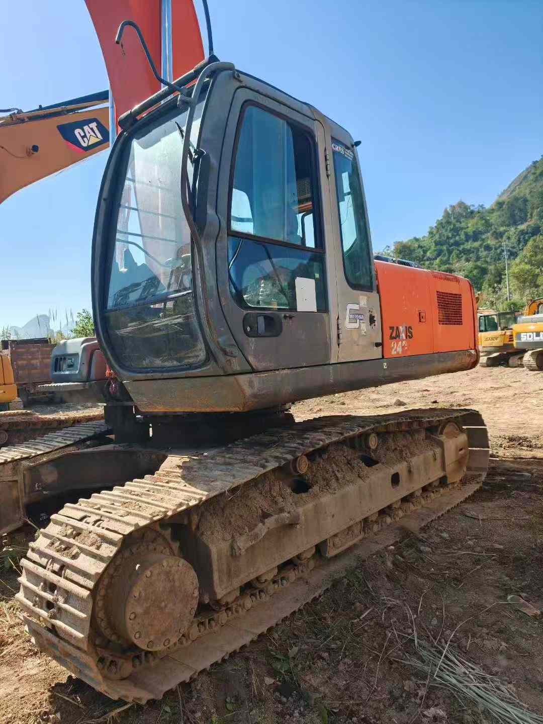 Used Hitachi ZX240-3 Excavator 2016 Model / 2