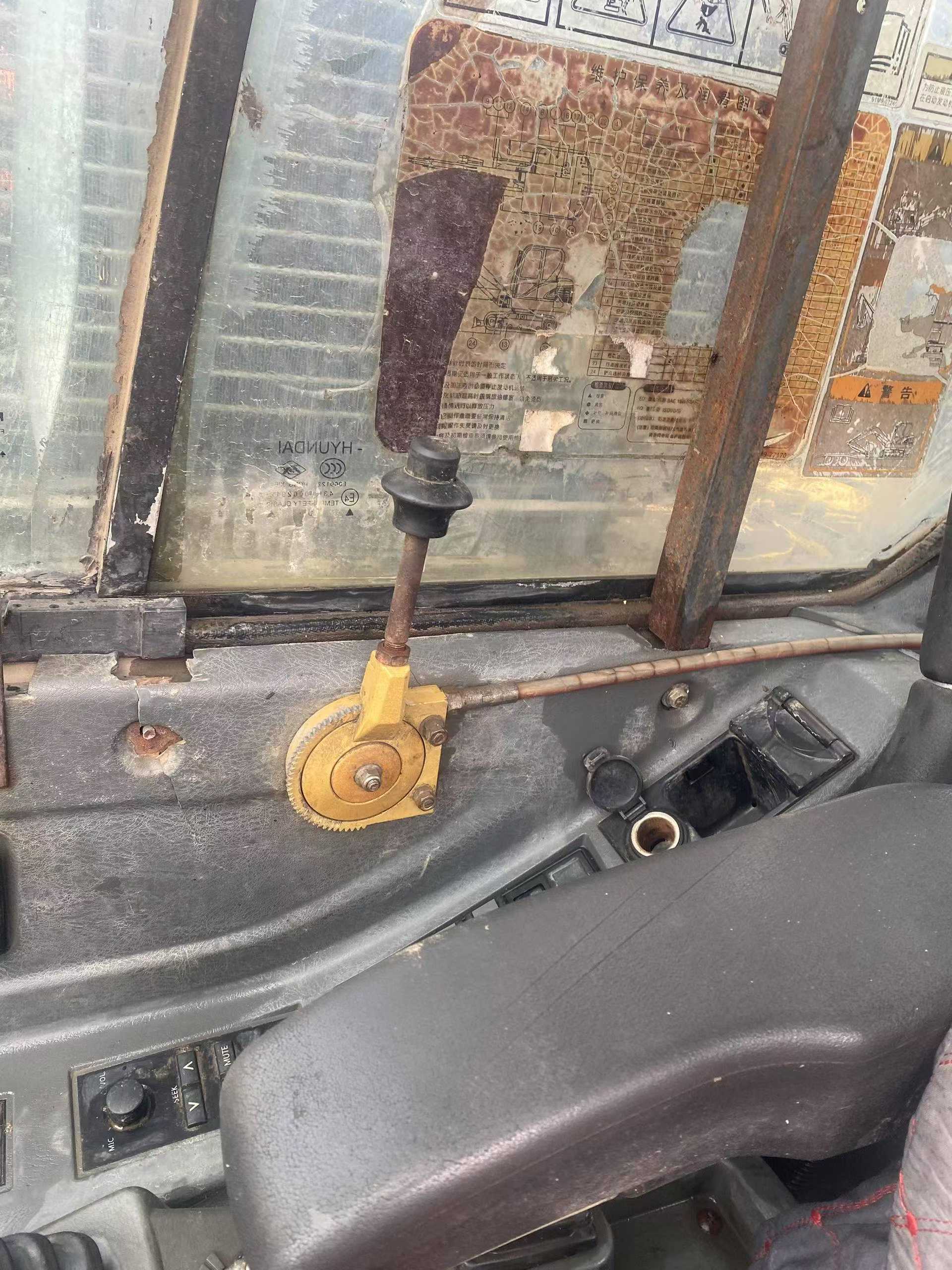 Used Hyundai R60-9 Excavator 2016 Model / 9