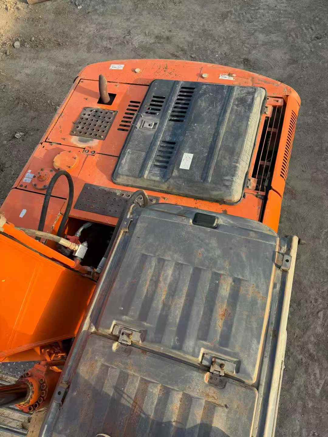 Used Hitachi ZAXIS200 Excavator 2011 Model / 6