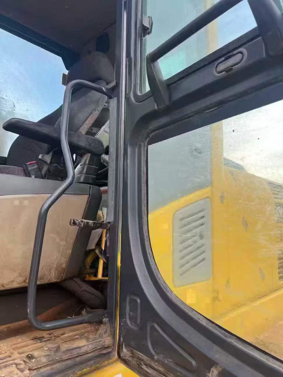 Buy Komatsu PC220-8 Used Excavator / 3 Used Komatsu PC220-8 Excavator 2010 Model / 3