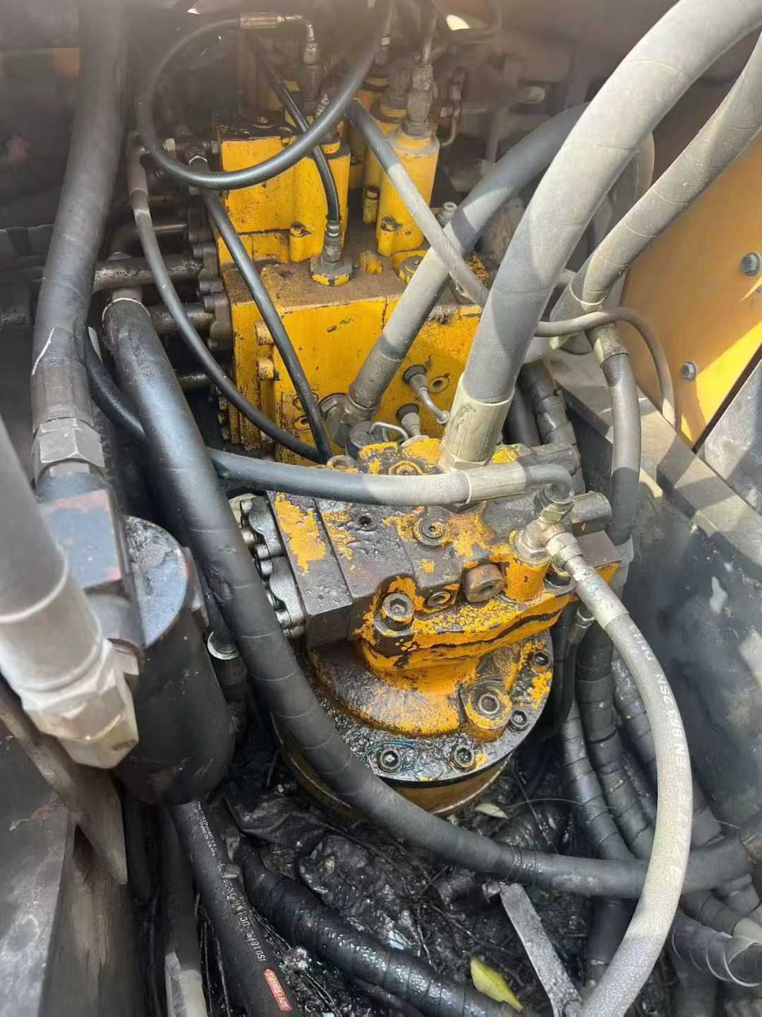 Buy Hyundai R215VSN Used Excavator / 4 Used Hyundai R215VSN Excavator 2014 Model / 4