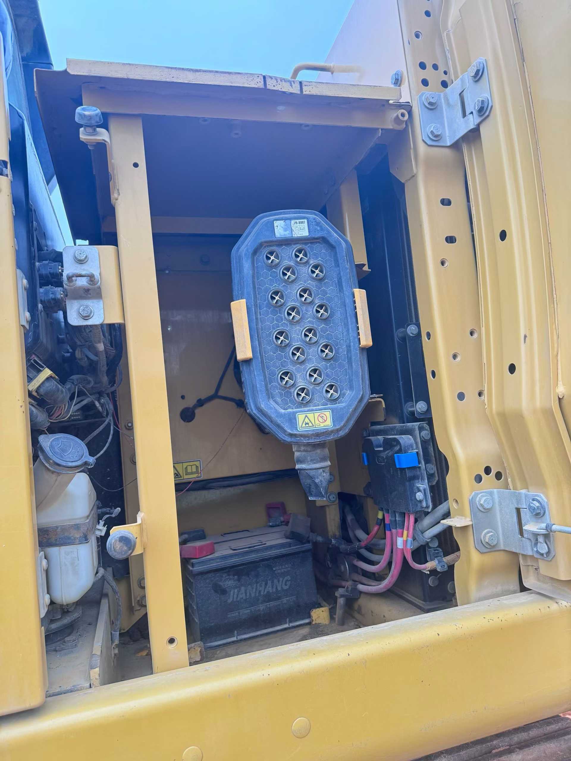 Buy Caterpillar 323 Used Excavator / 4 Used Caterpillar 323 Excavator 2018 Model / 4