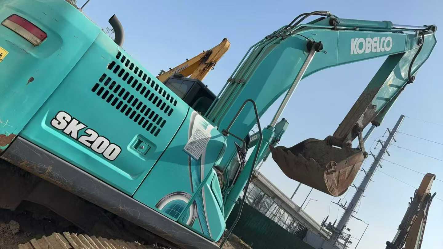 Used Kobelco SK200 Excavator 2017 Model / 7
