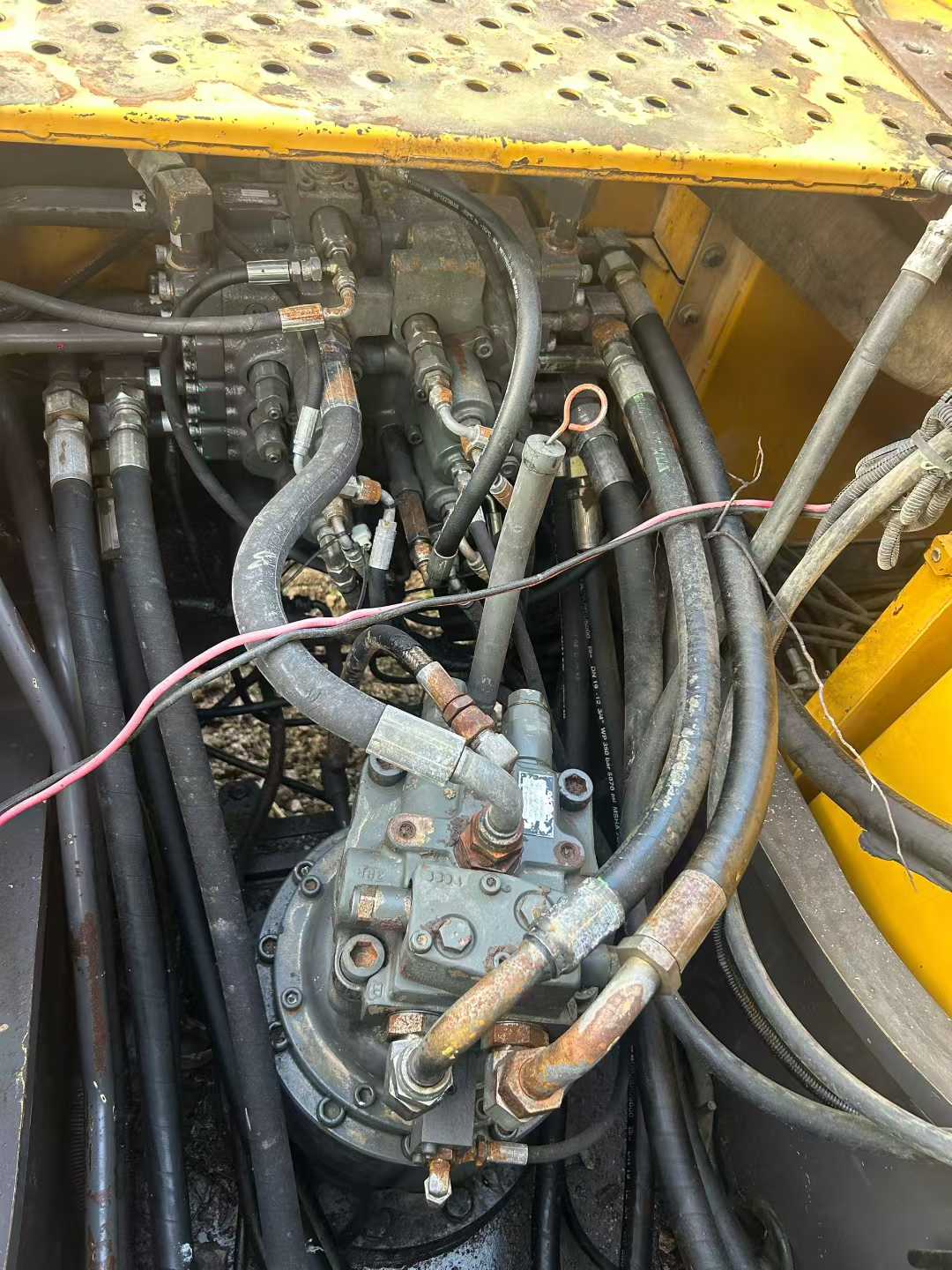 Used Volvo EW210C Excavator 2013 Model / 3