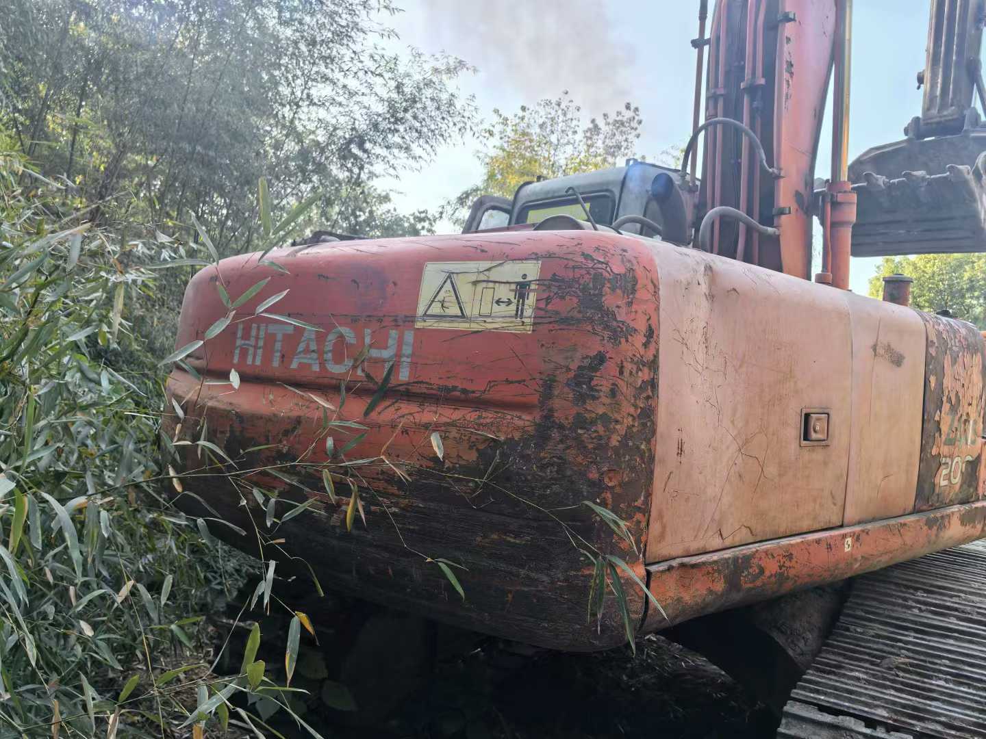 Buy Hitachi ZAXIS200 Used Excavator / 1