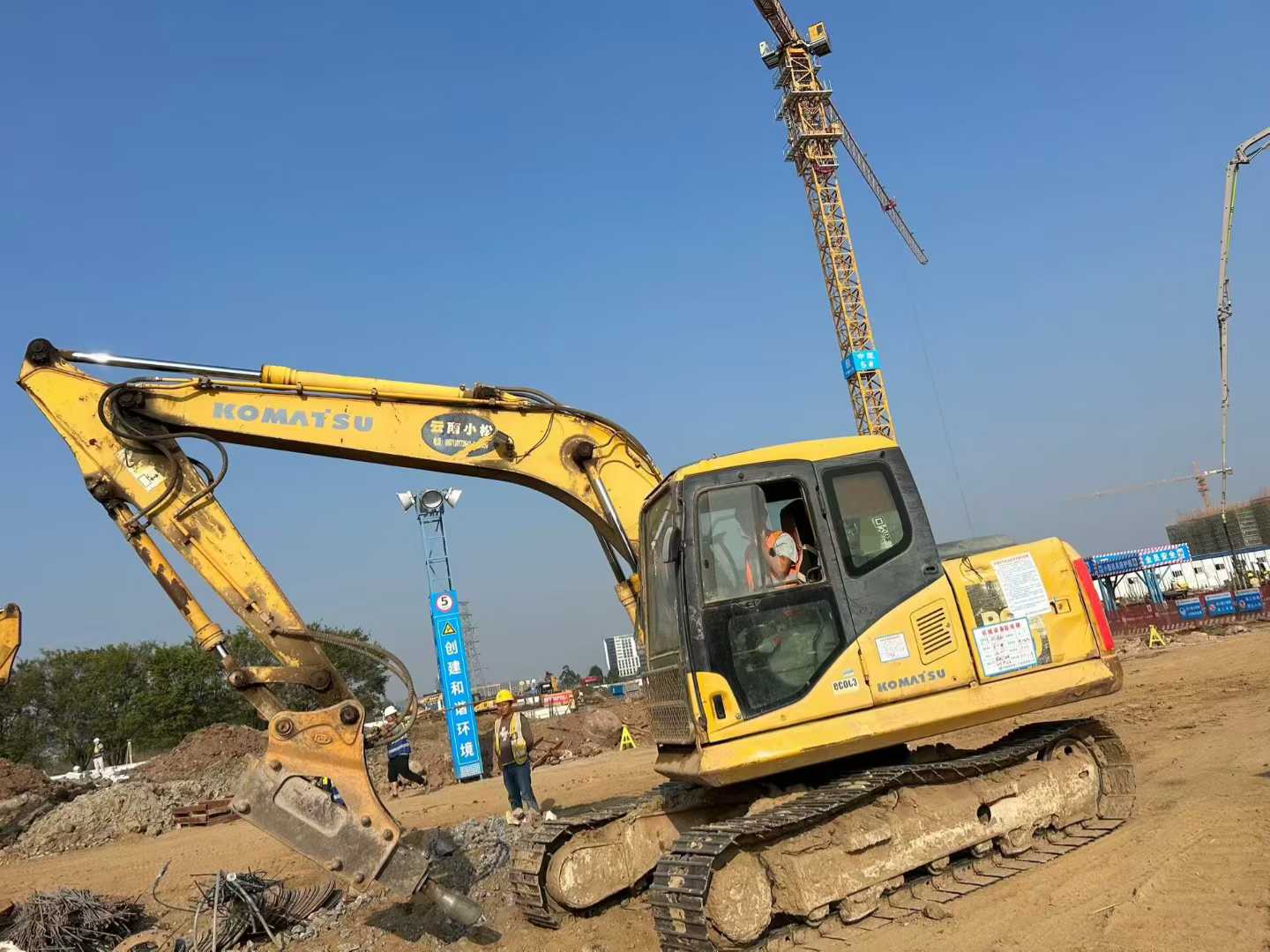 Buy Komatsu PC130 Used Excavator / 1