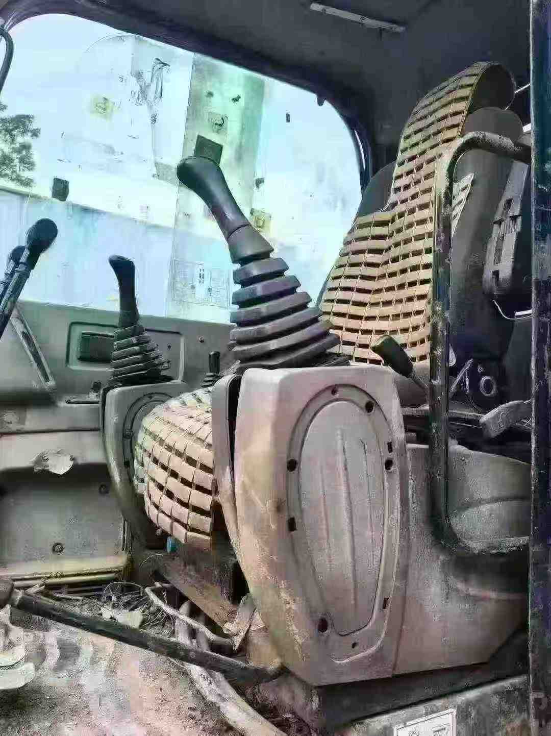 Buy Hyundai HX60 Used Excavator / 6 Used Hyundai HX60 Excavator 2013 Model / 6