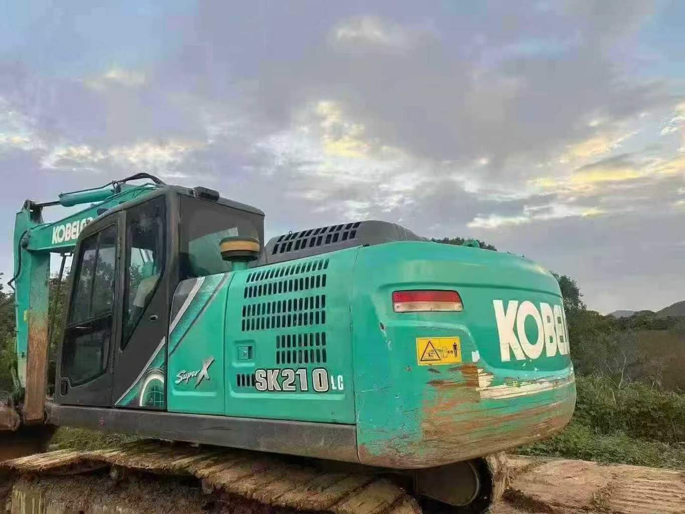 Buy Kobelco SK200 Used Excavator / 1