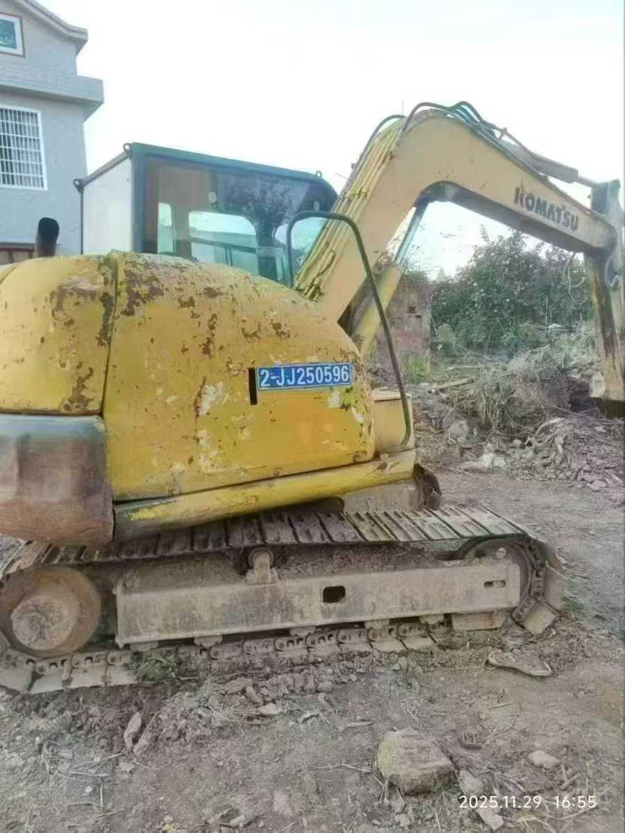 Buy Komatsu PC60-8 Used Excavator / 1