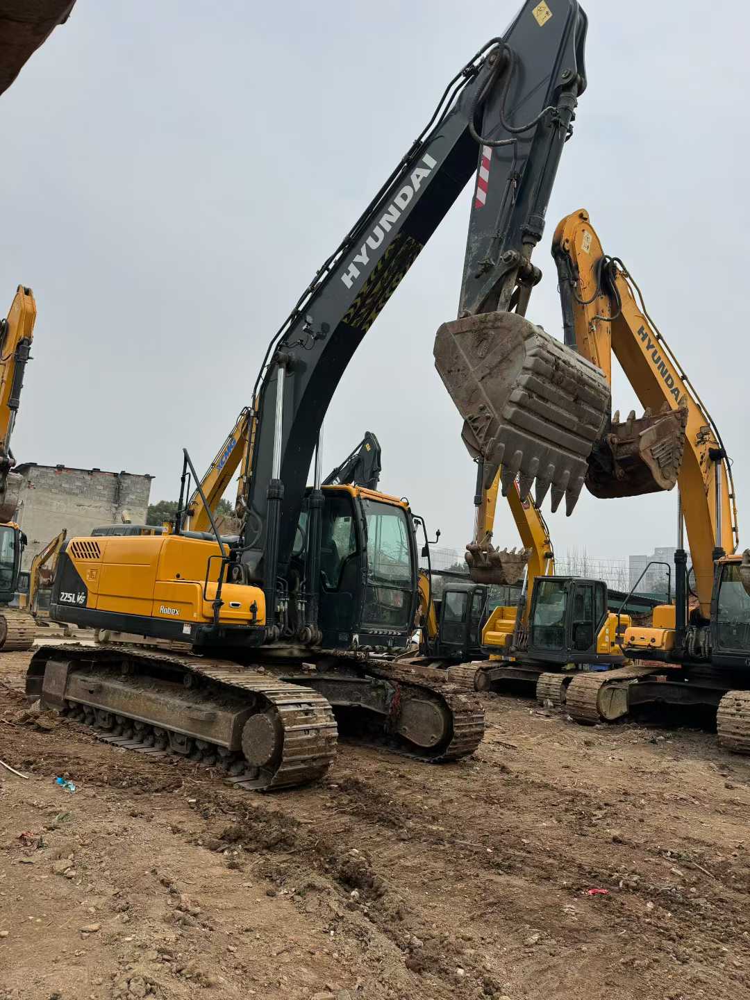 Buy Hyundai R225LVS Used Excavator / 4 Used Hyundai R225LVS Excavator 2021 Model / 4