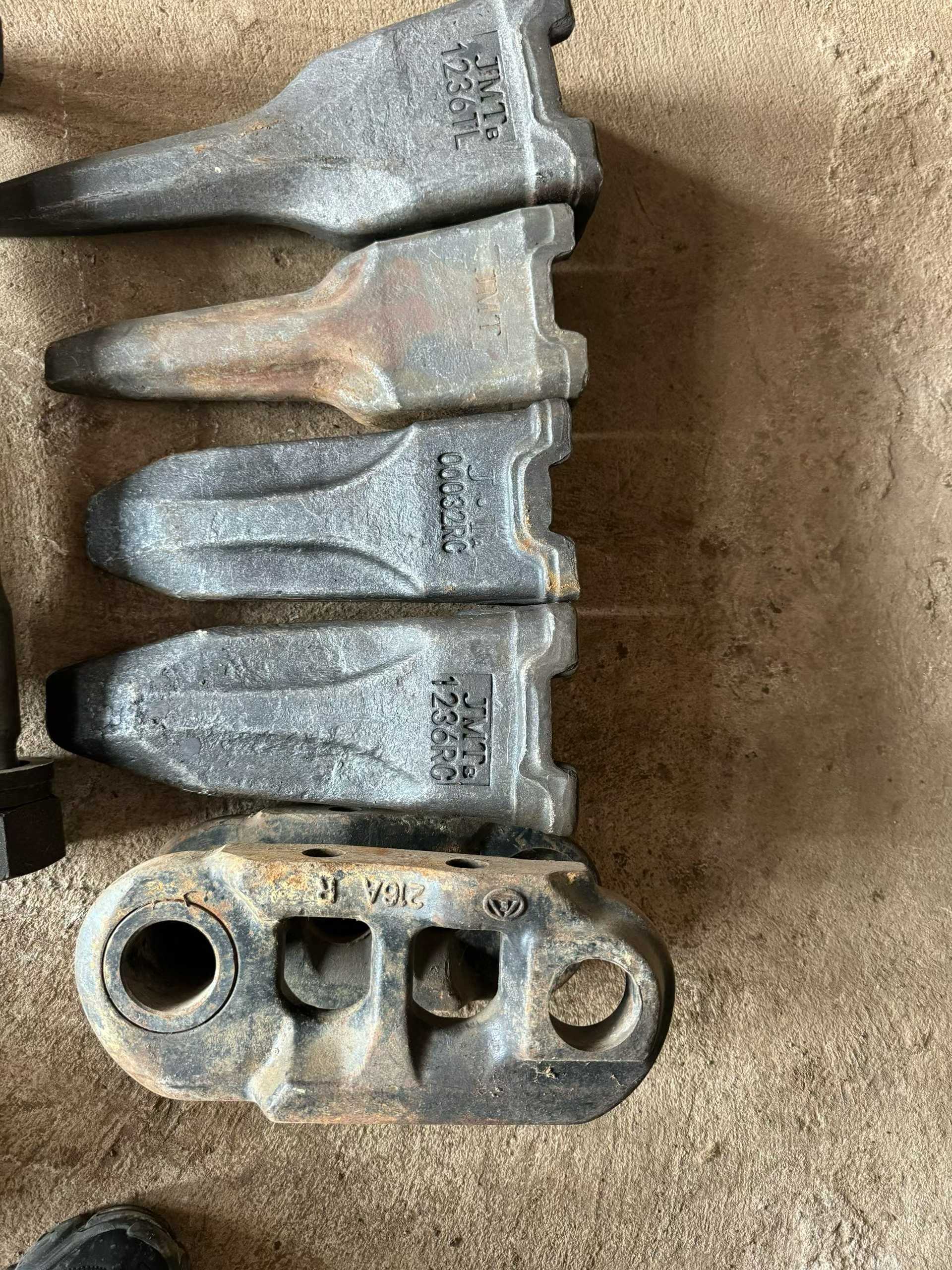 Buy Doosan DL420 Used Excavator / 2 Used Doosan DL420 Excavator 2016 Model / 2