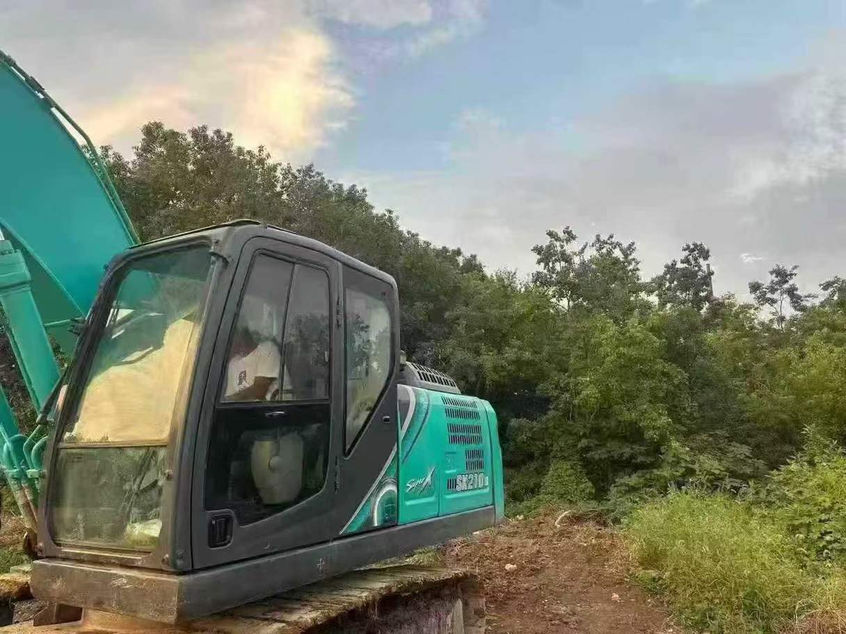 Buy Kobelco SK200 Used Excavator / 4 Used Kobelco SK200 Excavator 2020 Model / 4