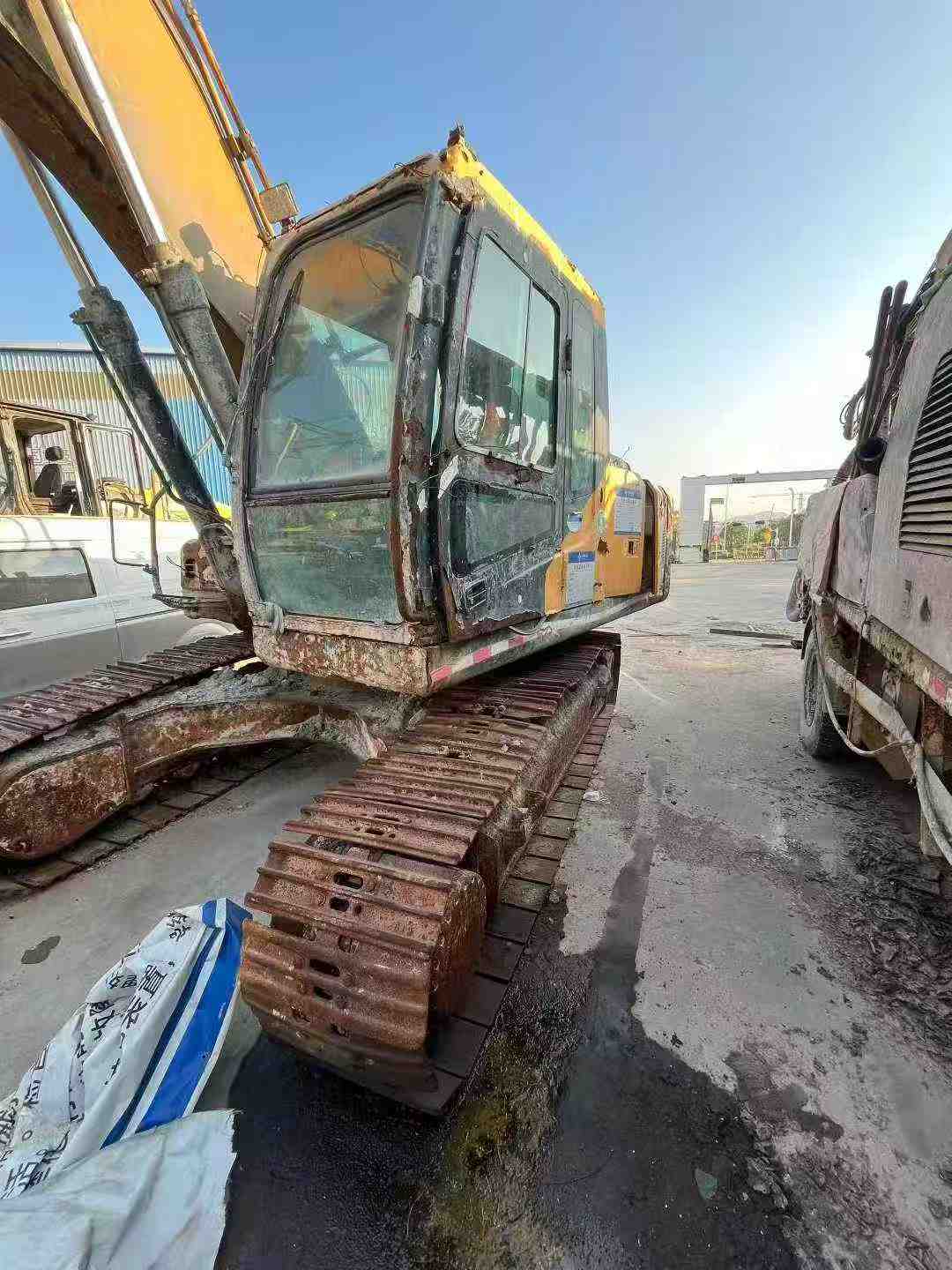 Buy Hyundai R215VSN Used Excavator / 1