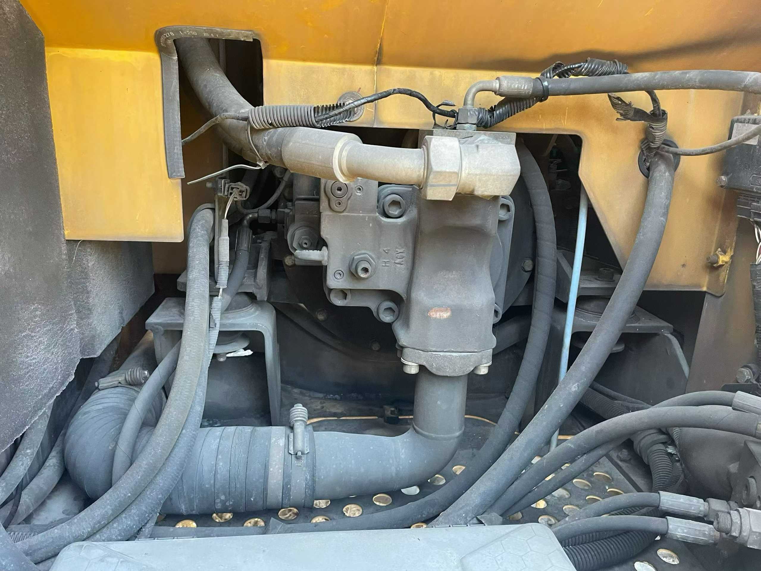 Used XCMG XE75WD Excavator 2020 Model / 5