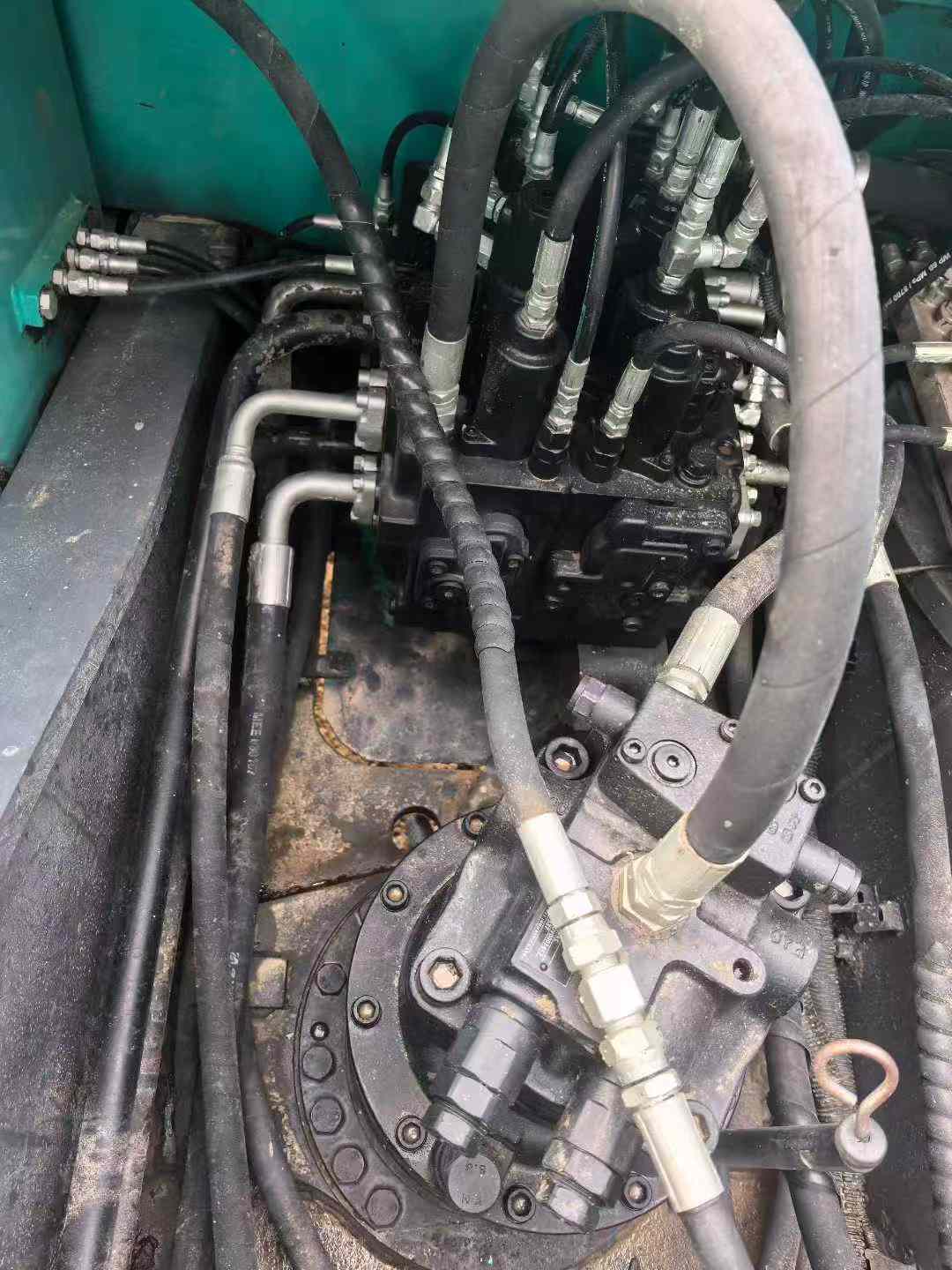 Buy Kobelco SK200 Used Excavator / 1