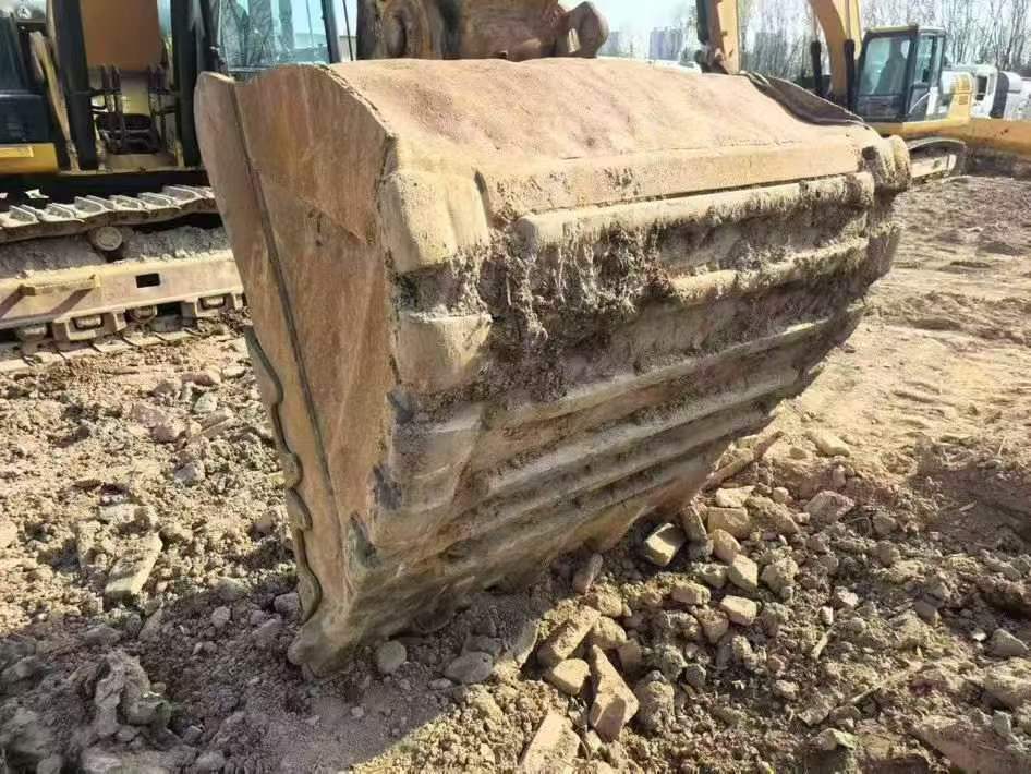 Buy Caterpillar 330L Used Excavator / 8 Used Caterpillar 330L Excavator 2017 Model / 8