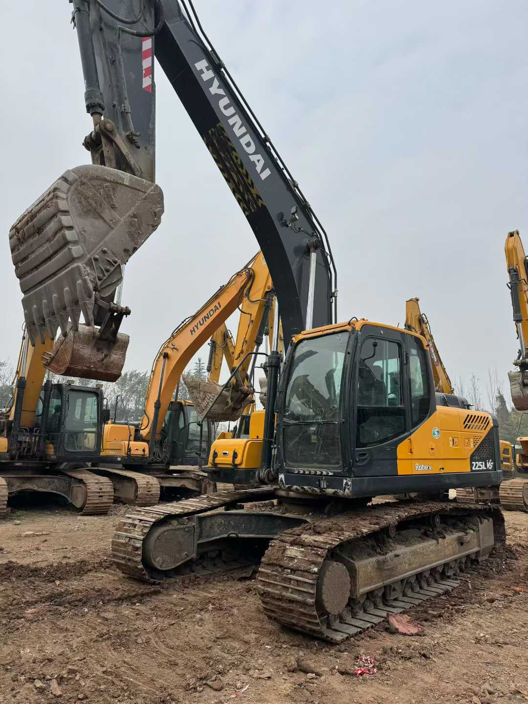 Buy Hyundai R225LVS Used Excavator / 3 Used Hyundai R225LVS Excavator 2021 Model / 3
