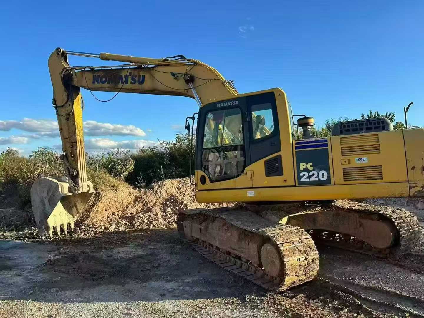 Buy Komatsu PC220-8 Used Excavator / 4 Used Komatsu PC220-8 Excavator 2014 Model / 4