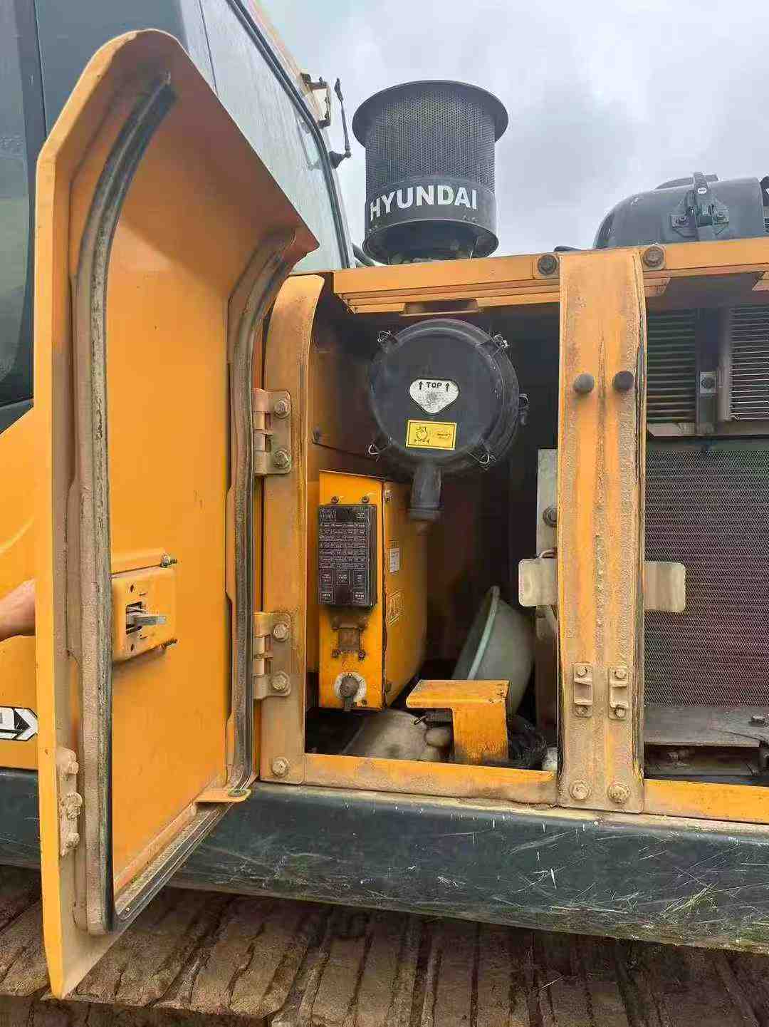 Buy Hyundai R215VS Used Excavator / 2 Used Hyundai R215VS Excavator 2018 Model / 2