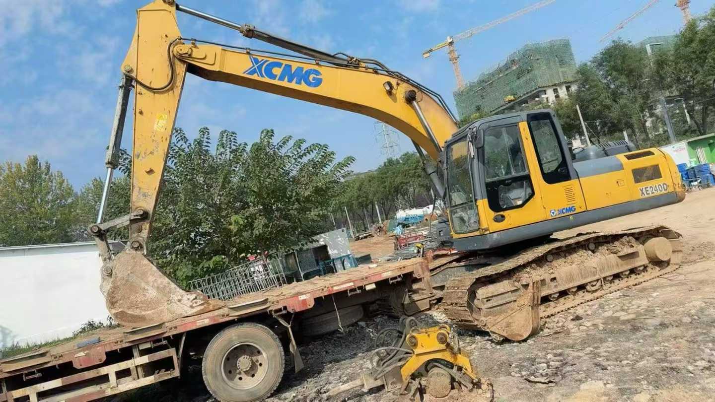 Buy XCMG XE215 Used Excavator / 1