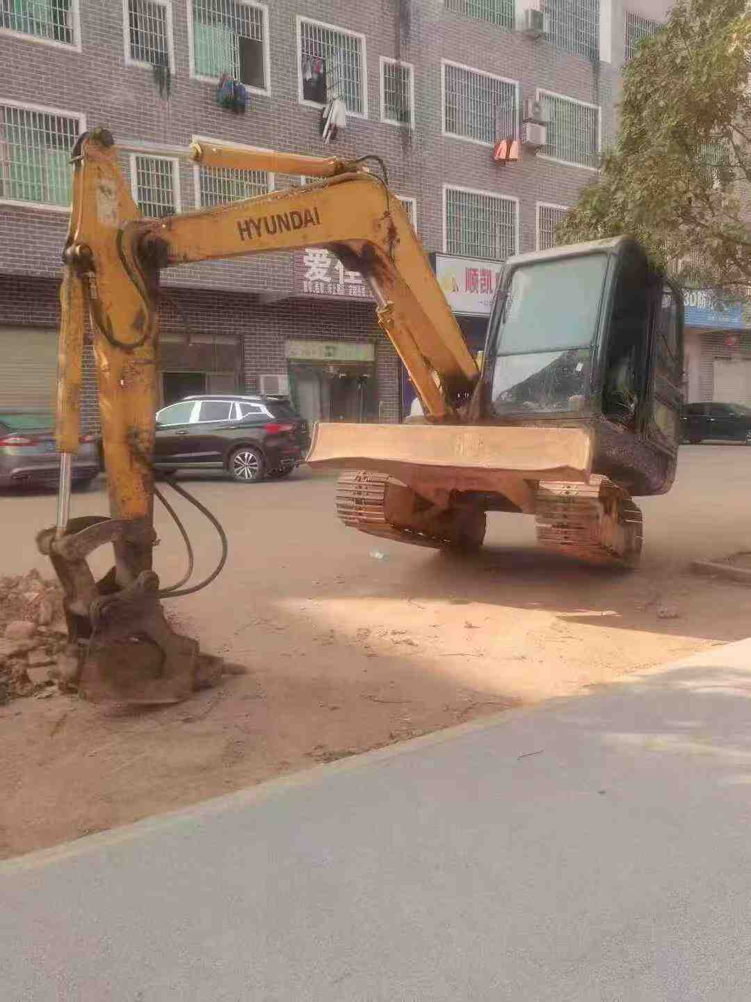 Buy Hyundai HX60 Used Excavator / 4 Used Hyundai HX60 Excavator 2016 Model / 4