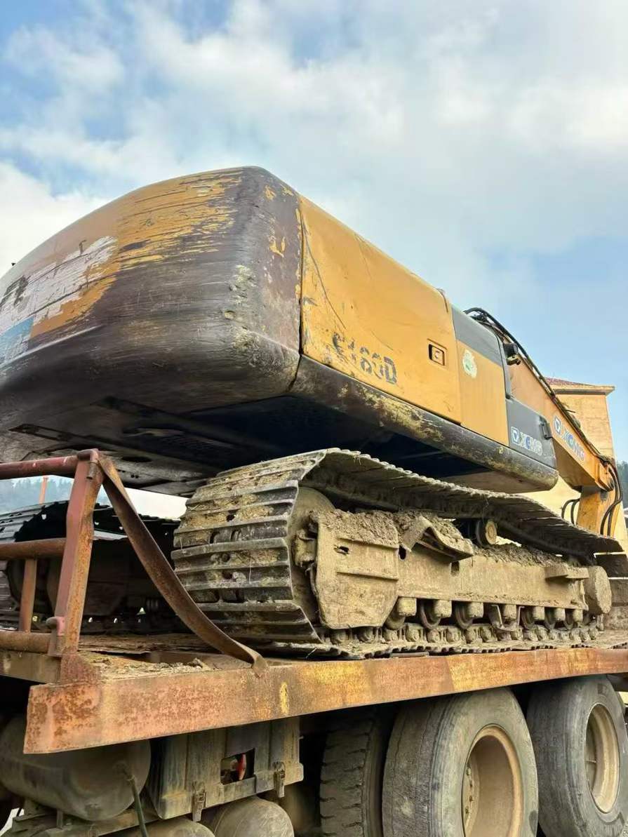 Buy XCMG XE150 Used Excavator / 1