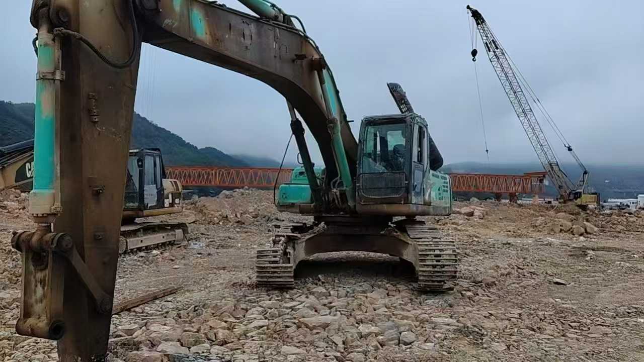 Used Kobelco SK350LC8 Excavator 2016 Model / 3