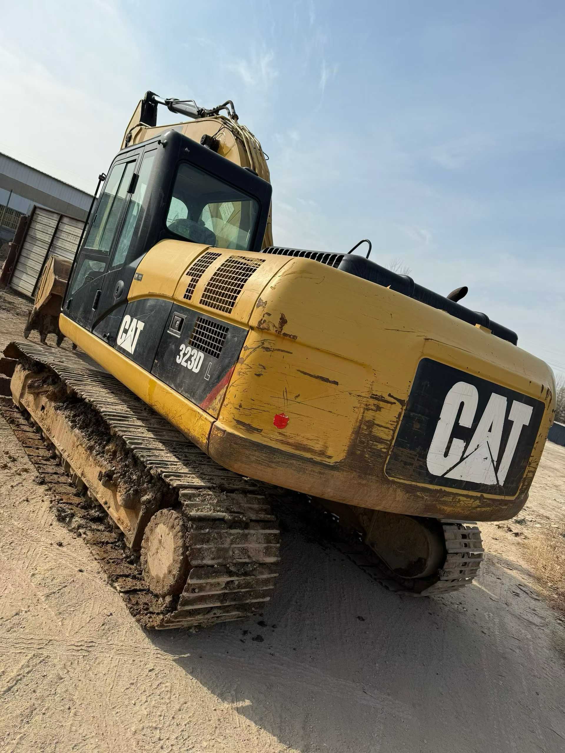 Buy Caterpillar 323DL Used Excavator / 1