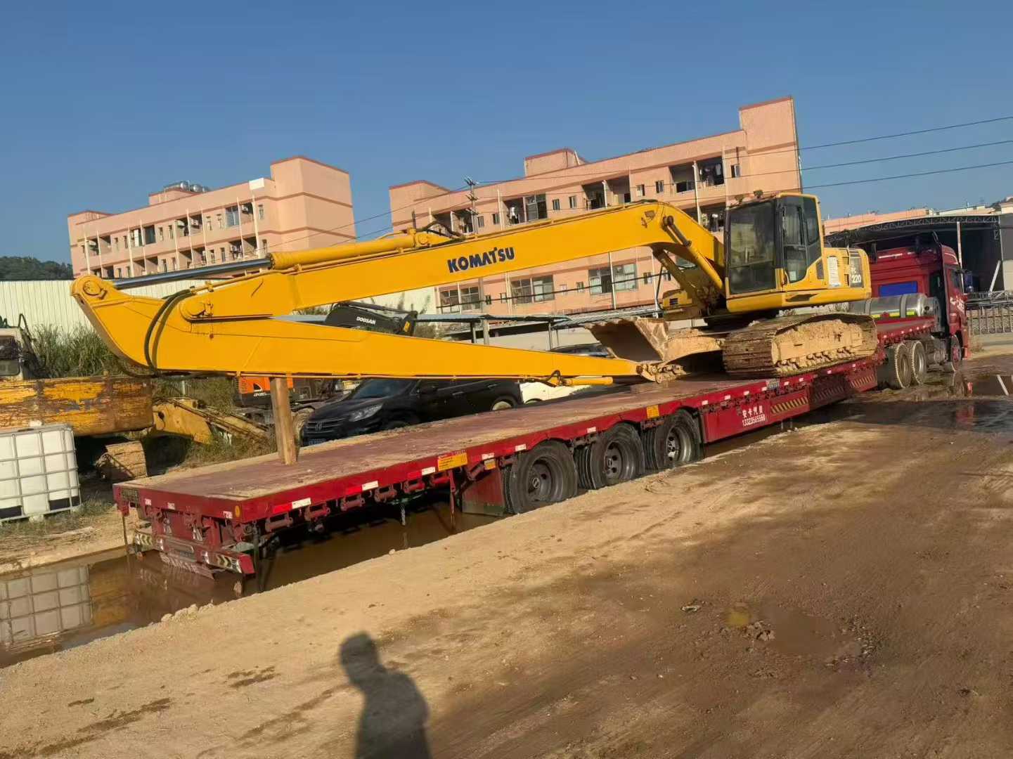 Buy Komatsu PC220-8 Used Excavator / 1