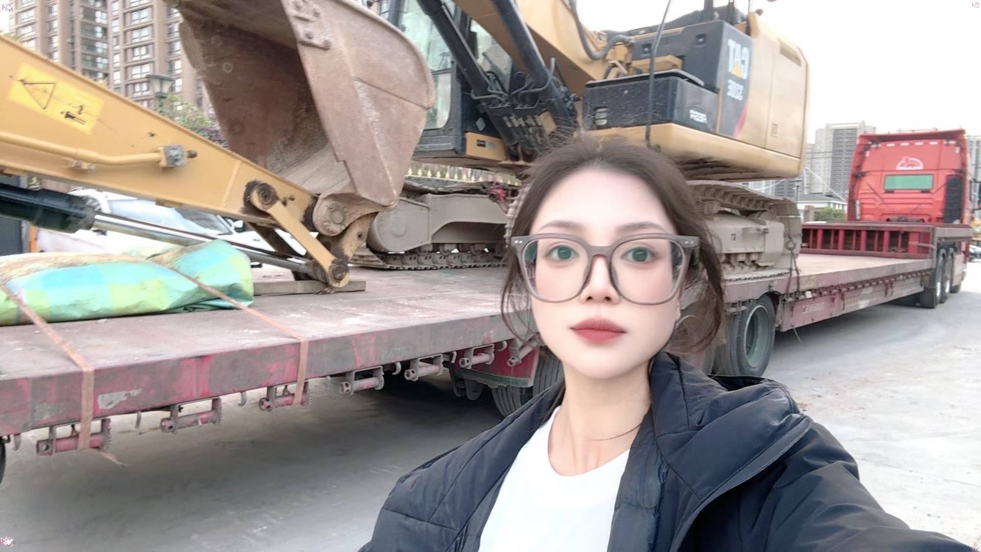 Used Caterpillar 320E Excavator 2016 Model / 4