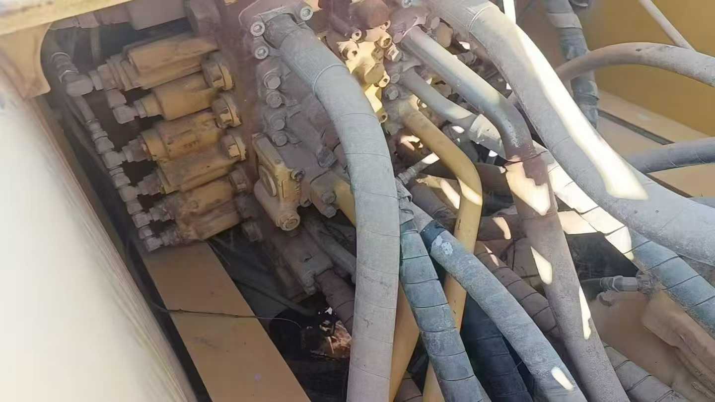 Buy Komatsu PC220-8 Used Excavator / 3 Used Komatsu PC220-8 Excavator 2014 Model / 3