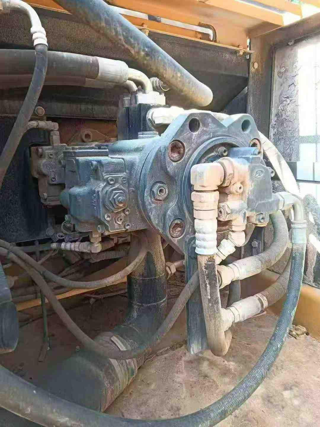 Buy Kato HD820R Used Excavator / 1