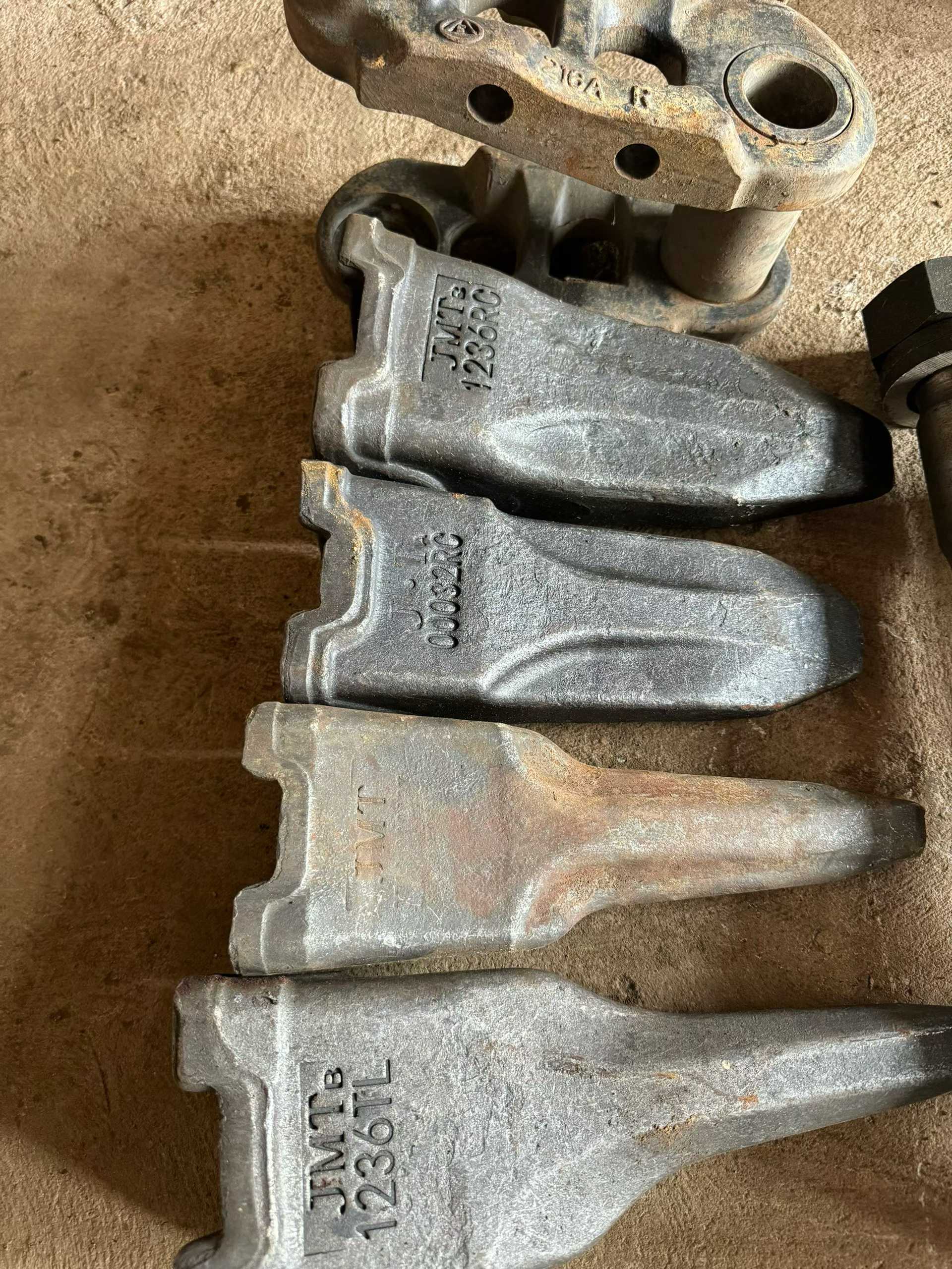 Buy Doosan DL420 Used Excavator / 3 Used Doosan DL420 Excavator 2016 Model / 3