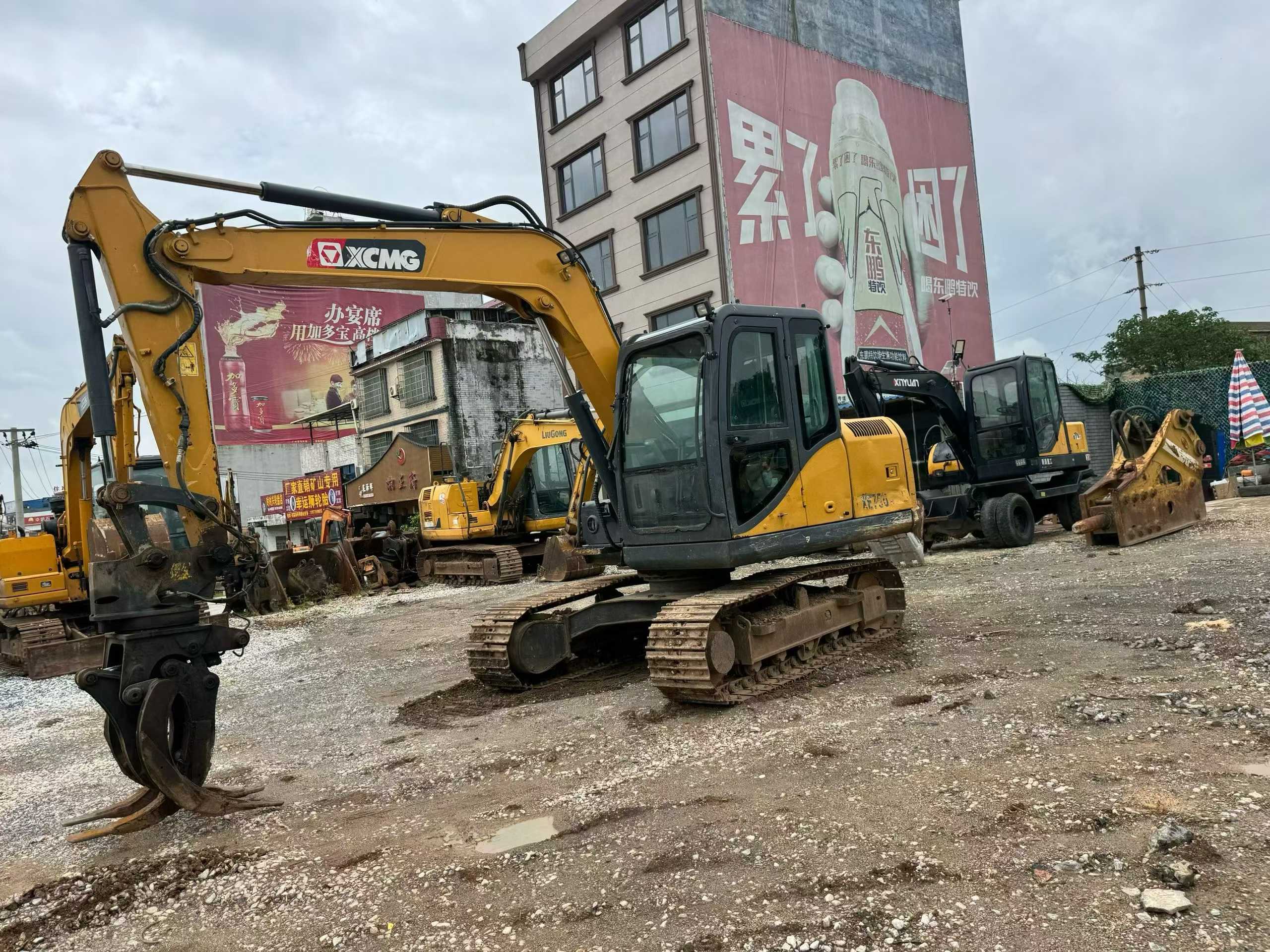 Used XCMG XE75WD Excavator 2021 Model / 2